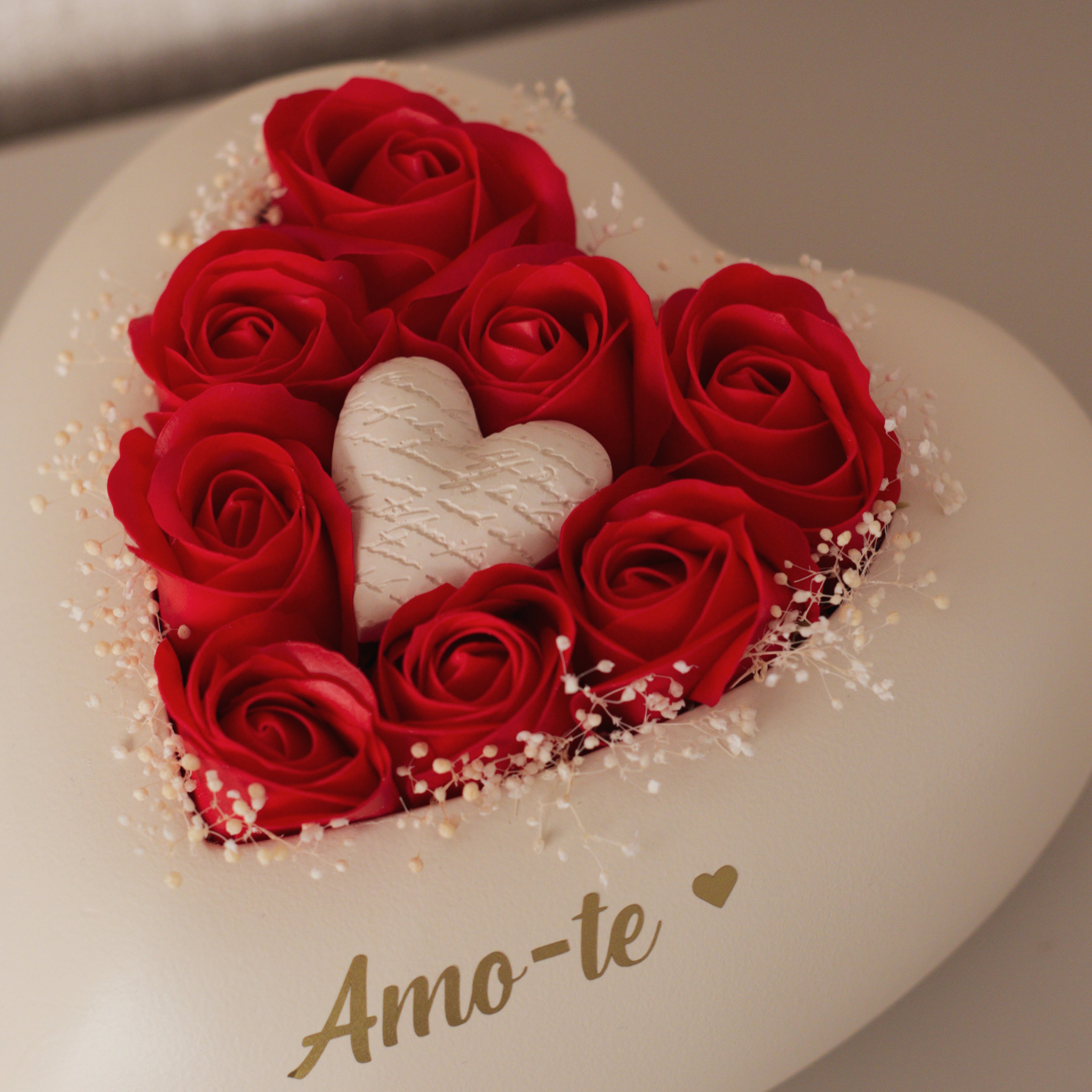 Coração com rosas vermelhas