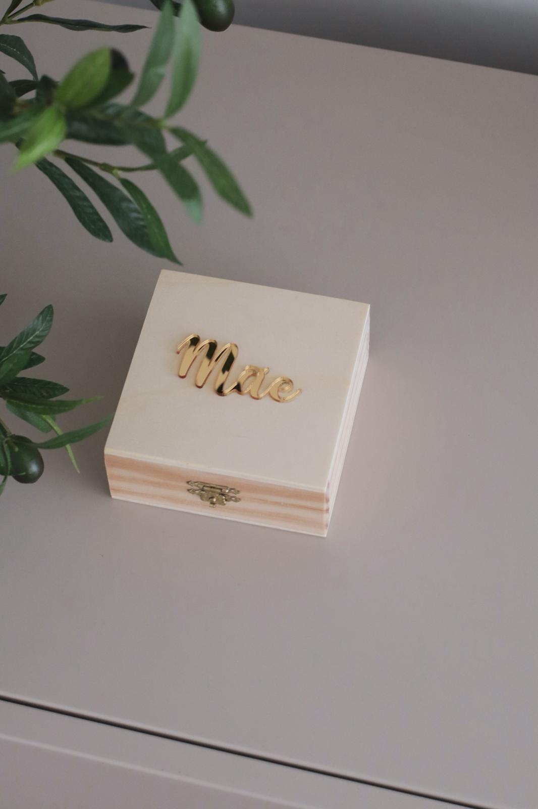 Caixa de Madeira Mãe com peça de gesso perfumado