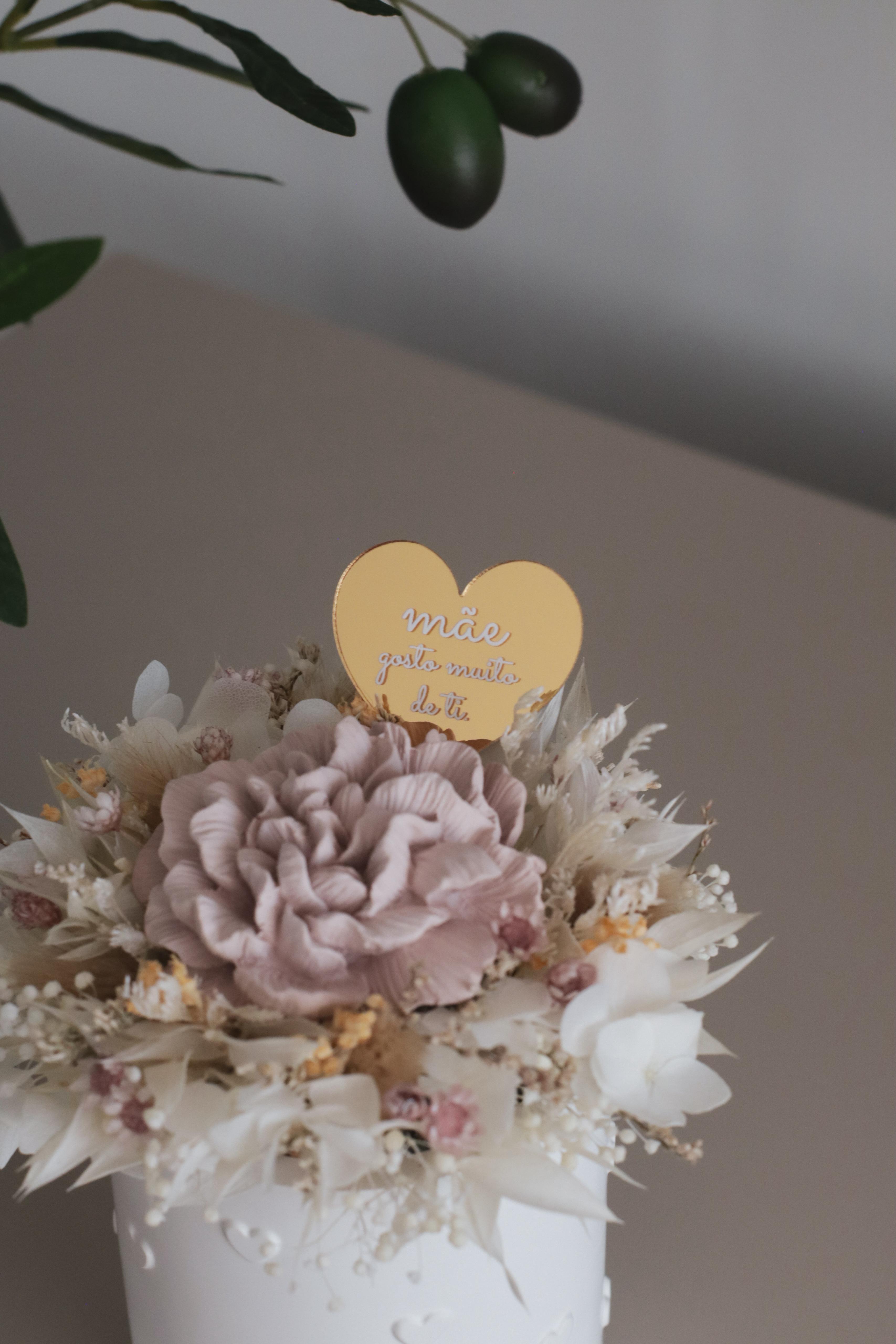 Vaso Amor com flores preservadas e gesso perfumado