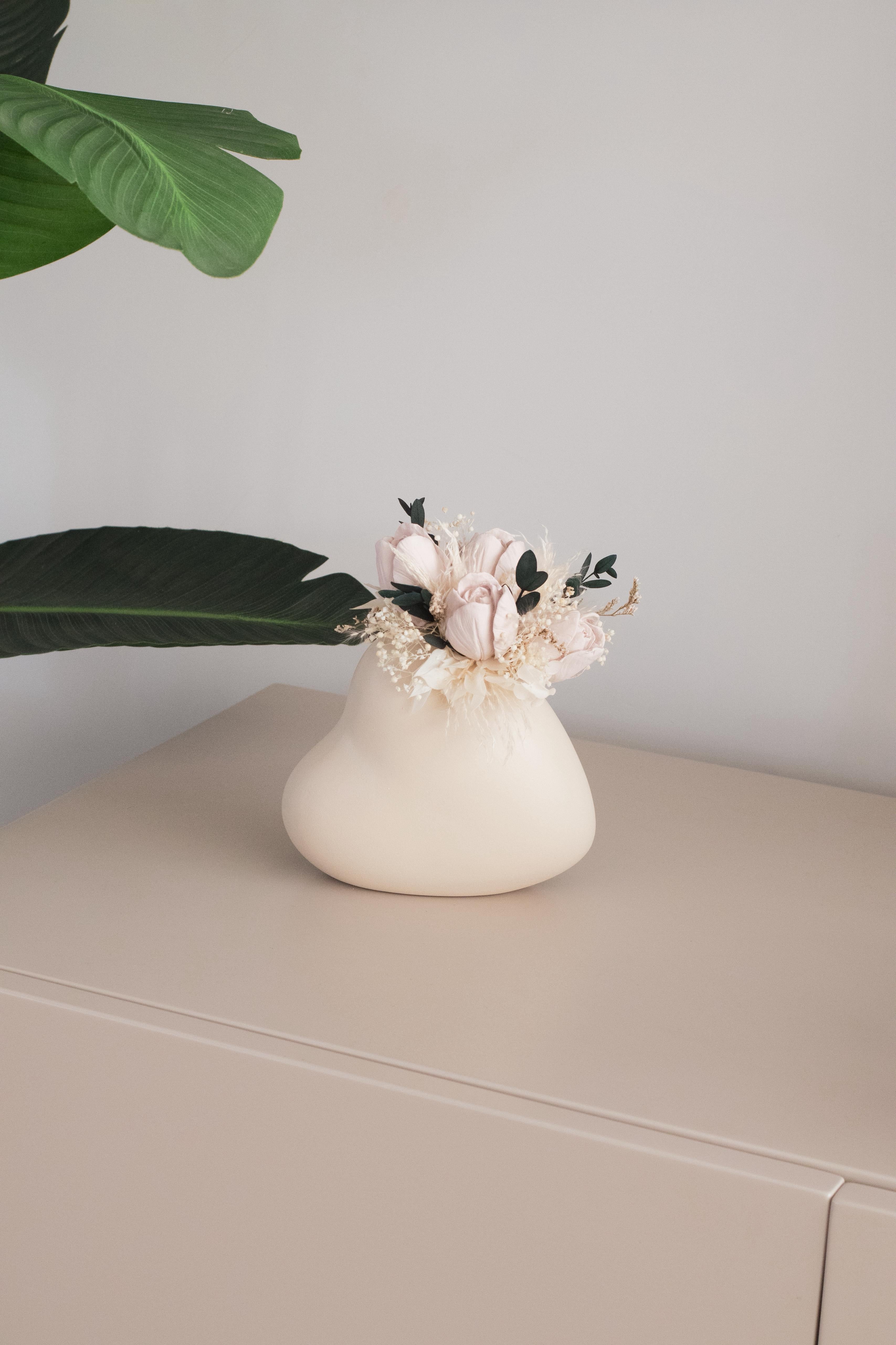 Coração lateral com flores preservadas e de gesso perfumado