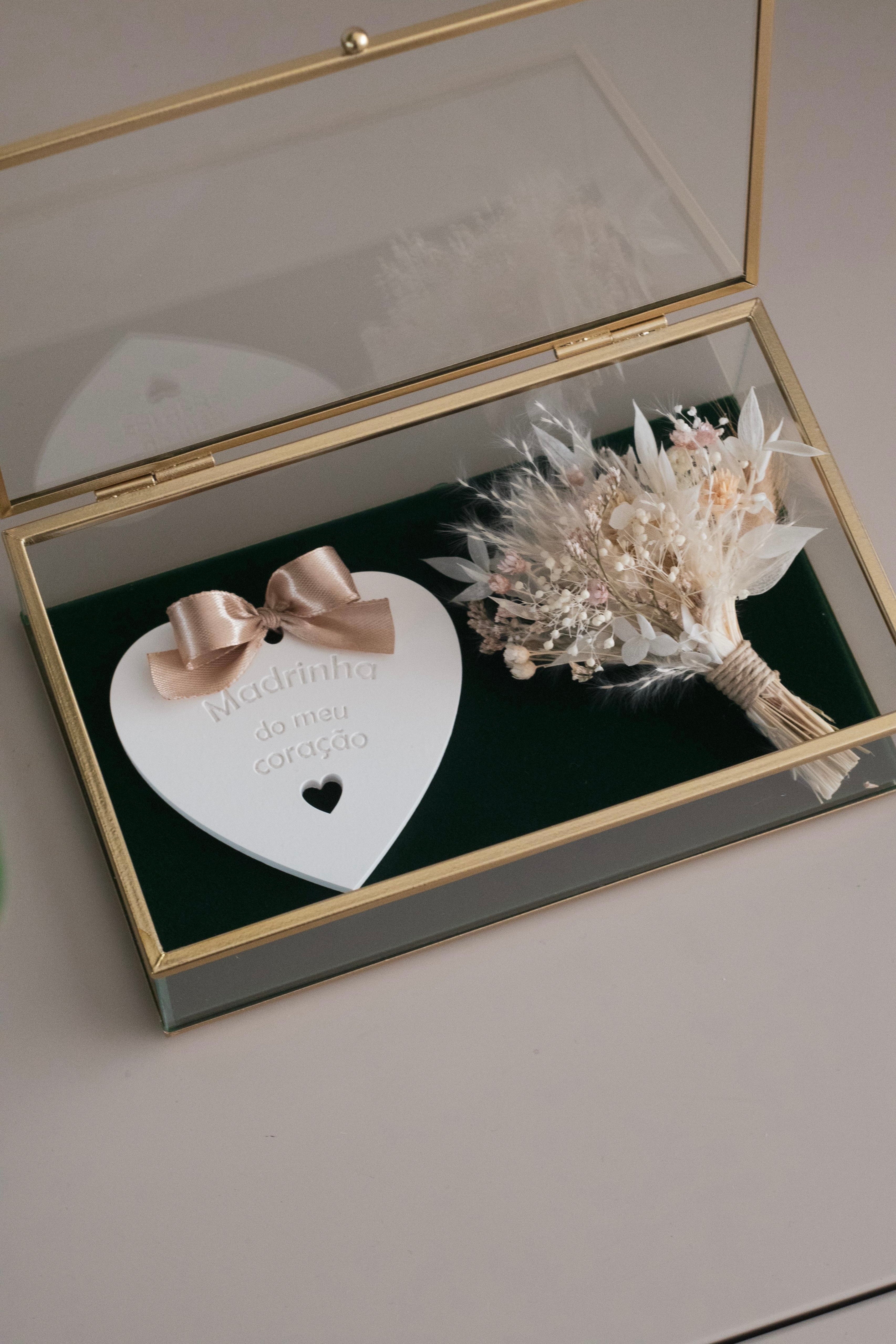 Caixa Madrinha com ramo de flores