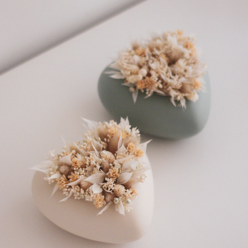 Mini coração com flores secas e preservadas