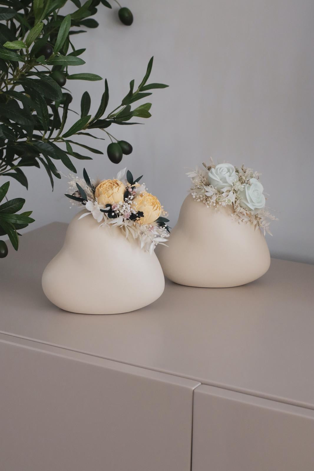 Coração lateral com flores preservadas e de gesso perfumado