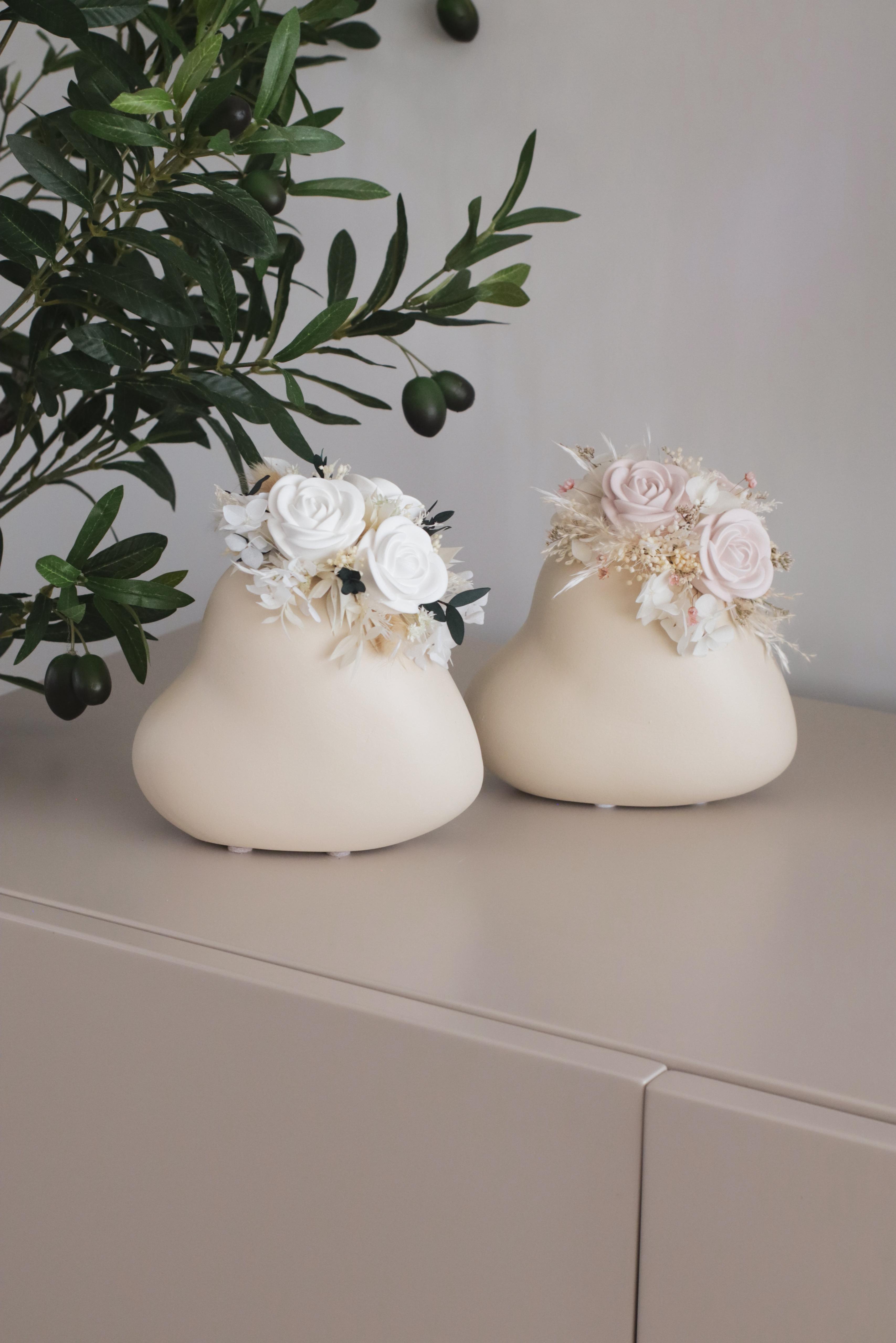 Coração lateral com flores preservadas e de gesso perfumado