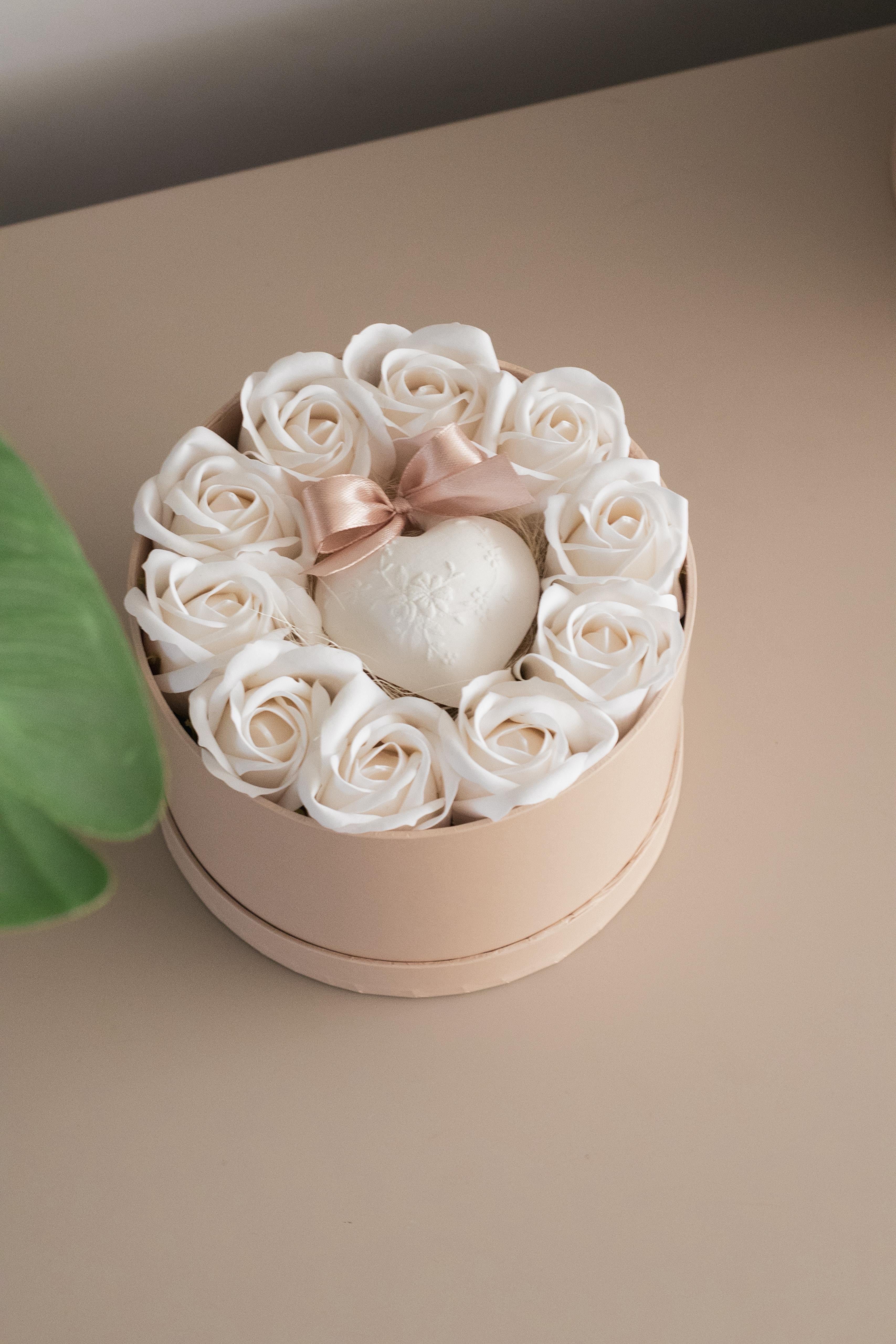 Caixa com rosas e coração perfumado