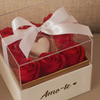Caixa com rosas vermelhas