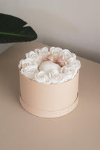 Caixa com rosas e coração perfumado