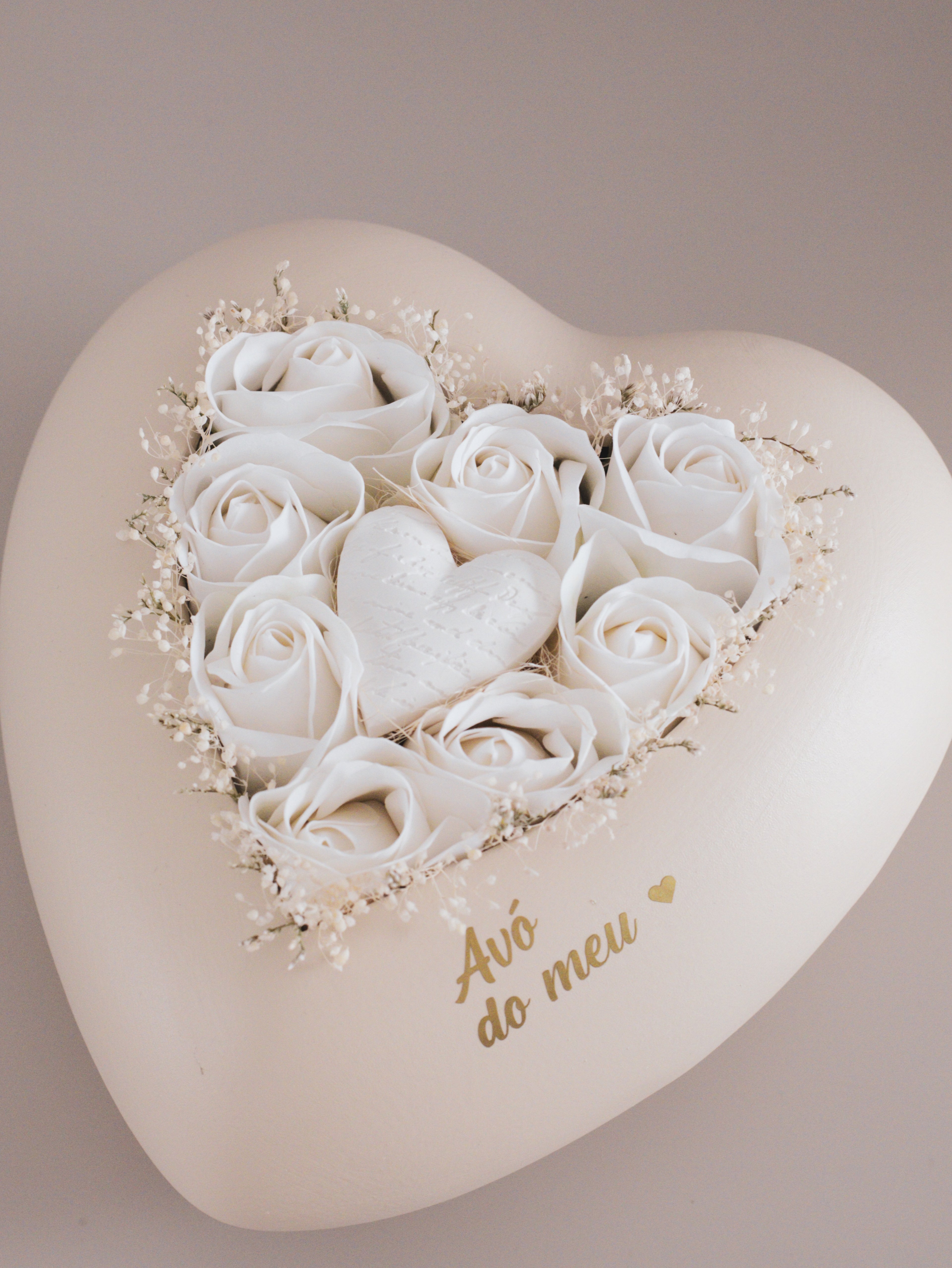 Coração com rosas brancas