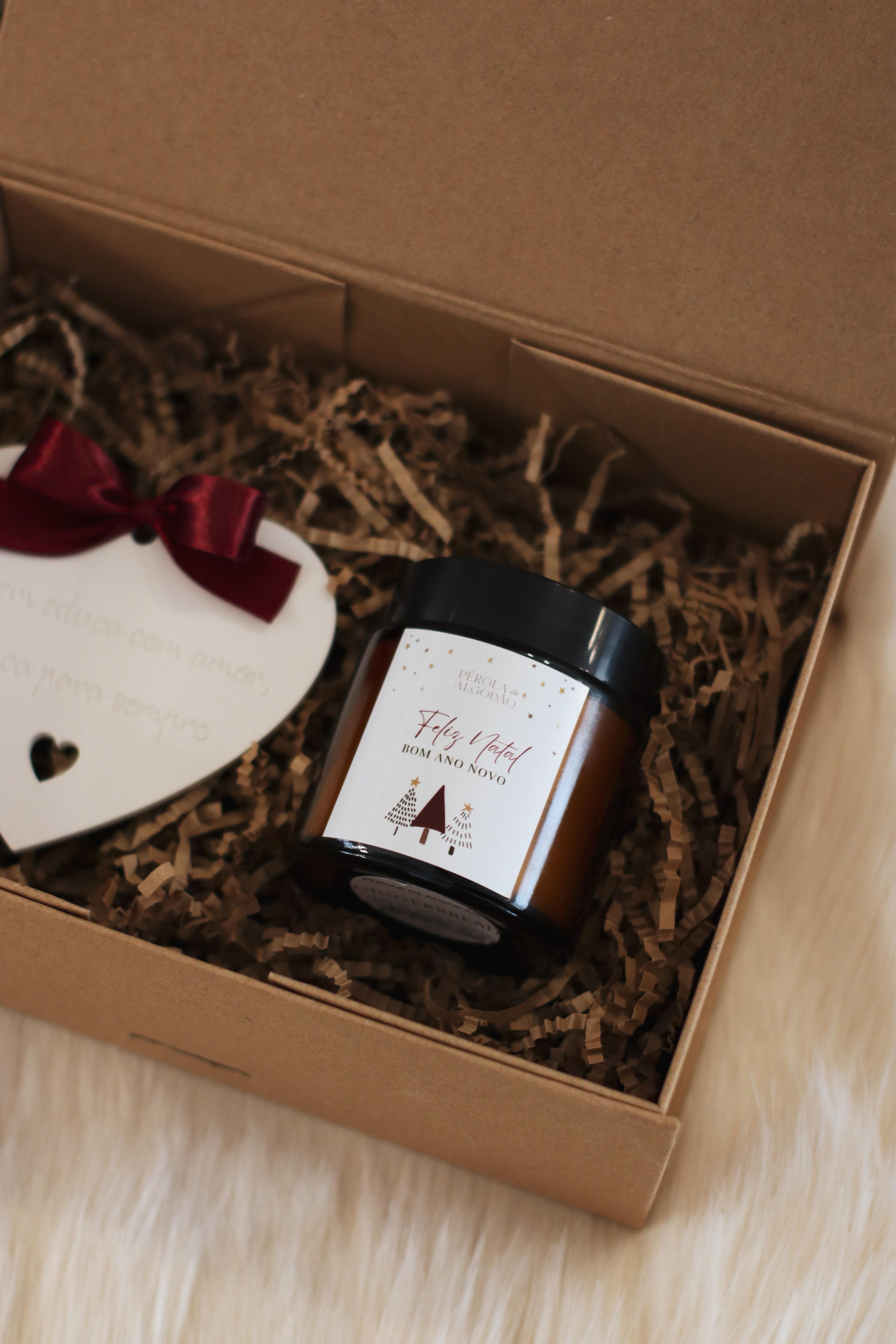 Caixa com Coração Educar e Mini Vela